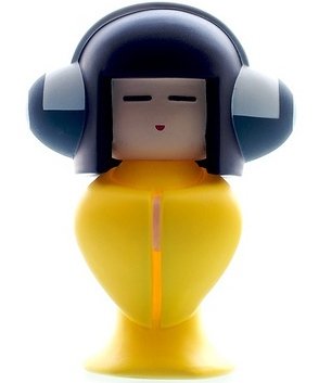 Geisha figure by Tokyoplastic. Front view.
