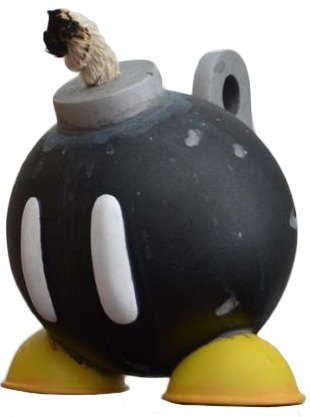 Bob-Omb figure by Pac23, produced by Deepbluerealm. Front view.
