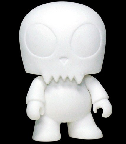 Mini Qee Toyer figure, produced by Toy2R. Front view.