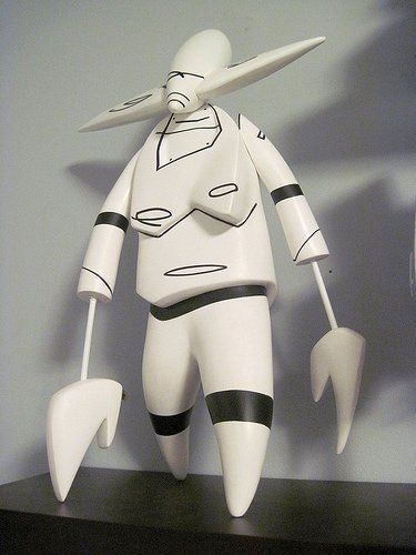 Nosferatu figure by Futura, produced by 360 Toy Group . Front view.