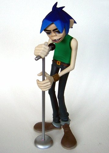 2D - Gorillaz White Edition figure by Jamie Hewlett, produced by Kidrobot. Front view.