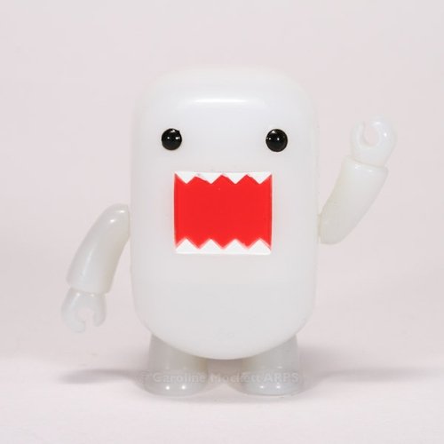 White GID Domo Qee figure by Dark Horse Comics, produced by Toy2R. Front view.