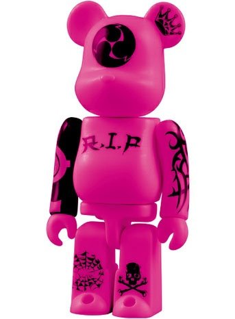 Rize Be@rbrick 100% figure by Rize, produced by Medicom Toy. Front view.