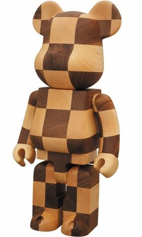 Karimoku Chess Wood Be@rbrick 400% figure by Karimoku, produced by Medicom Toy. Front view.