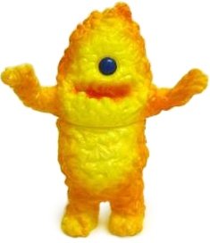 Yellow Mini Zudon figure by Zollmen, produced by Zollmen. Front view.