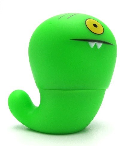 Uglyworm - Green figure by David Horvath X Sun-Min Kim, produced by Pretty Ugly Llc.. Front view.