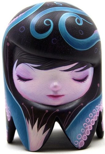 Octo Girl figure by Jeremiah Ketner. Front view.