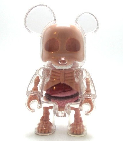 7 Inch Visible Qee figure by Jason Freeny, produced by Toy2R. Front view.