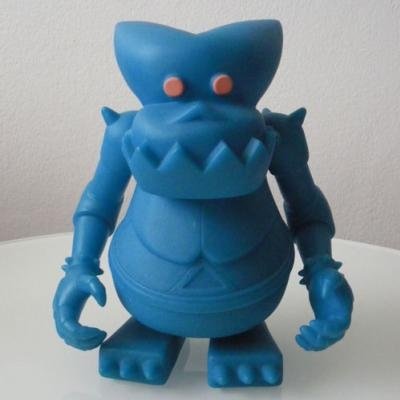 Mekaru Kun - Blue GID figure by Hikaru Iwanaga, produced by Bounty Hunter (Bxh). Front view.