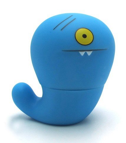 Uglyworm - Blue figure by David Horvath X Sun-Min Kim, produced by Pretty Ugly Llc.. Front view.