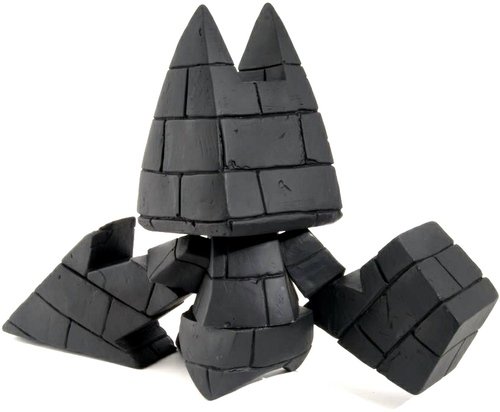 HolyBrikus AllBlack figure by Mist, produced by Bonustoyz. Front view.