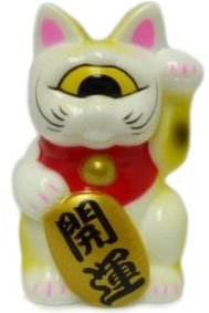 Mini Fortune Cat figure by Mori Katsura, produced by Realxhead. Front view.