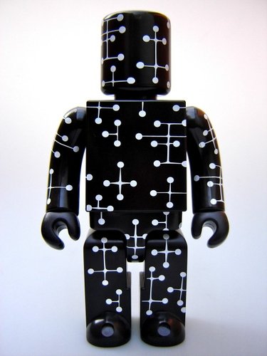 Stitch Eames kubrick figure by Charles Eames, produced by Medicomtoy. Front view.