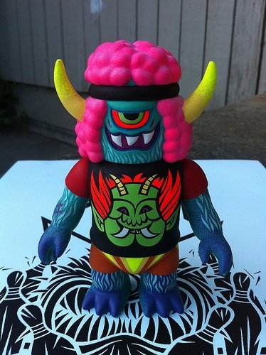 Bangal Ojo Shirt figure by Le Merde X Martin Ontiveros, produced by Gargamel. Front view.