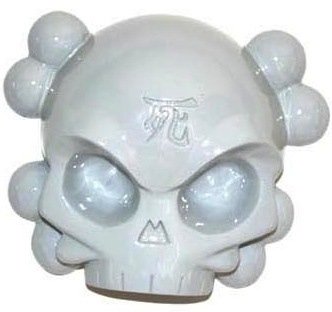 Candy Colored Skullhead - Egg Shell White  figure by Huck Gee, produced by Fully Visual. Front view.