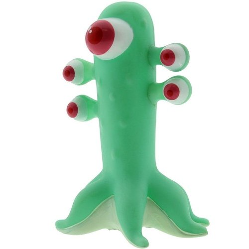 Wagamo  figure by Jean-Marie Sauve , produced by Kaiju Bento . Front view.