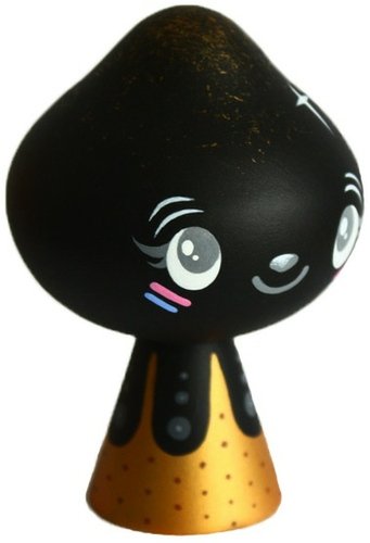 Sprinkles figure by Squink!. Front view.