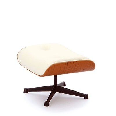 Ottoman figure by Charles And Ray Eames, produced by Reac Japan. Front view.