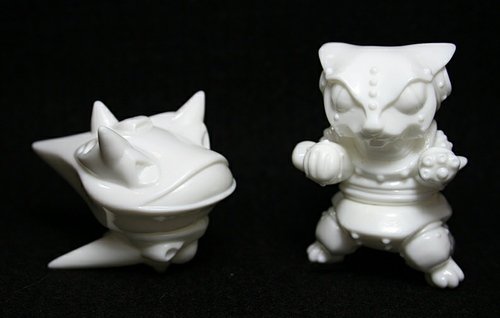 Micro Nekoron and MewShip Set - 1st Edition figure by Yoshihiko Makino, produced by Max Toy Co.. Front view.