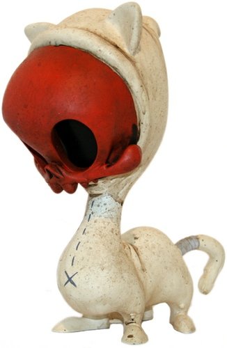 4-Legged Masao Skelve Cat figure by Brandt Peters X Kathie Olivas, produced by Circus Posterus. Front view.