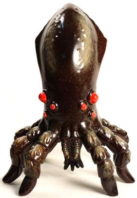 Ikakumora Brown figure by Miles Nielsen, produced by Munktiki. Front view.