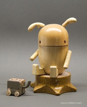 Pecan figure by Noferin. Front view.