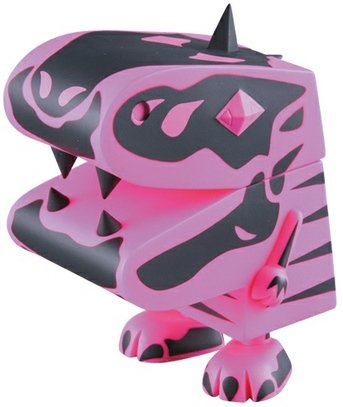 Predator-kun - VCD Special No.128, Pink figure by Devilrobots, produced by Medicom Toy. Front view.