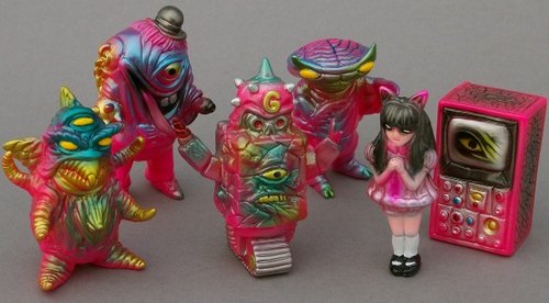 Gobocon Pink Painted Set figure by Paul Kaiju. Front view.