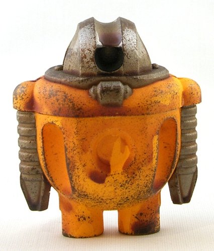Renold figure by Cris Rose. Front view.