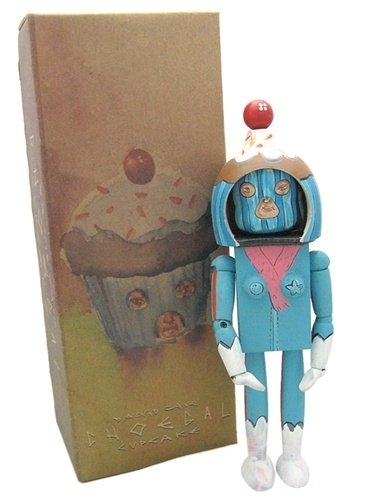 Choegal - Cupcake figure by David Choe, produced by Ningyoushi. Front view.