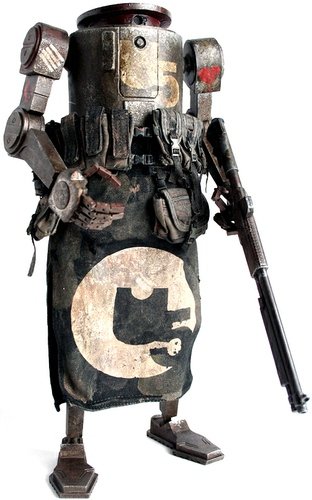 Commando Uncle 5 Dropcloth figure by Ashley Wood, produced by Threea. Front view.