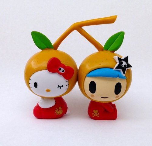 Tangerine Kitty figure by Simone Legno (Tokidoki), produced by Sanrio. Front view.