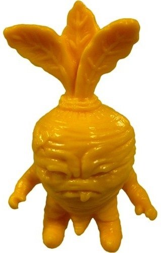 Baby Deadbeet - Yellow figure by Scott Tolleson, produced by October Toys. Front view.