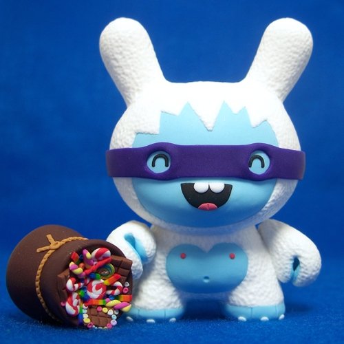 Candy Thief figure by Jenn Bot. Front view.