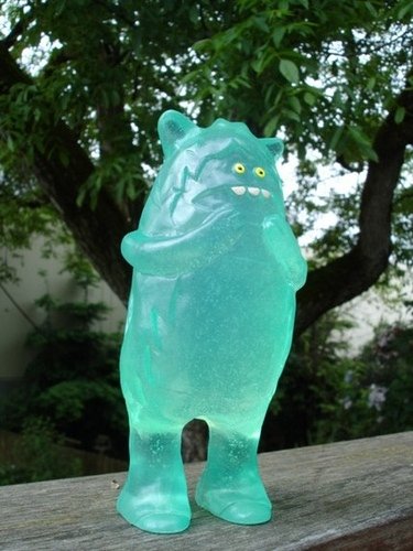 Burgerbuns teal figure by Le Merde. Front view.