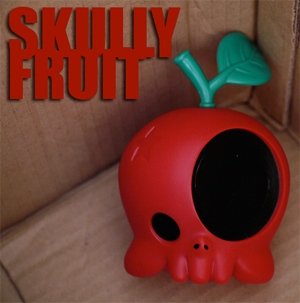 Skully Fruit figure by Dennis Quijano, produced by Urban Warfair. Front view.