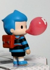 Periwinkle figure by Bubi Au Yeung, produced by Playlounge. Front view.