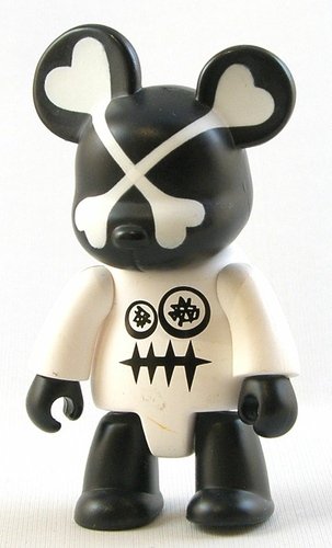 Crobo-Kun mini version figure by Mad Barbarians, produced by Toy2R. Front view.