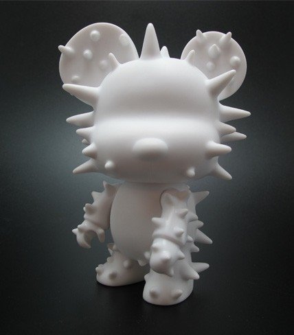 Spike Bear figure, produced by Toy2R. Front view.