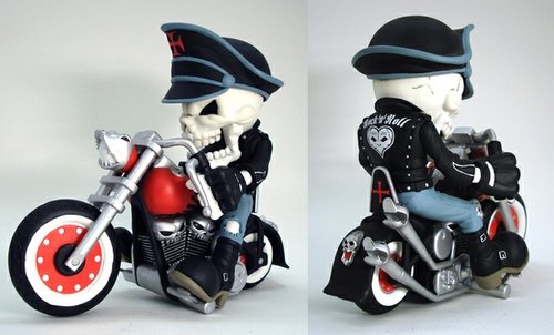 HellBiker - Red Bike figure by Tokyoguns (Takumi Iwase), produced by Flying Cat. Front view.