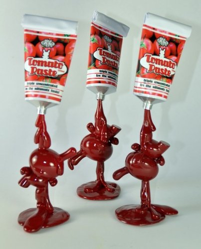 Tomato Paste Dunny figure by Viseone. Front view.