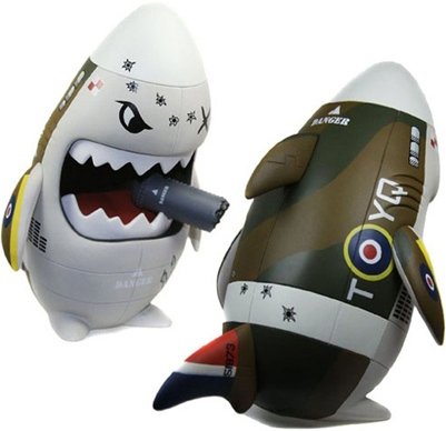 Spit-Fire MK1 Green Sharky figure by Huck Gee, produced by Toyqube. Front view.