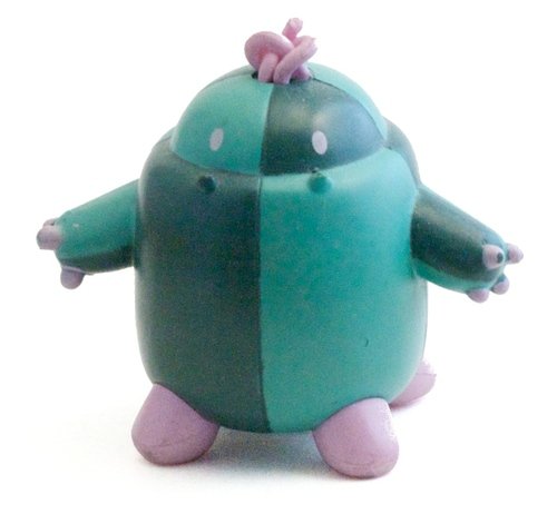 Bean figure by Paul Hwang X Ben Lee, produced by Nanospore. Front view.