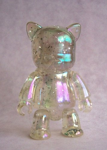 Metallic Cat Qee - Clear Glitter Pearlescent figure, produced by Toy2R. Front view.