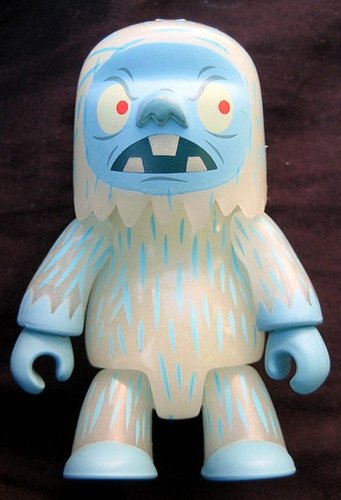 Yeti figure by Gama-Go, produced by Toy2R. Front view.