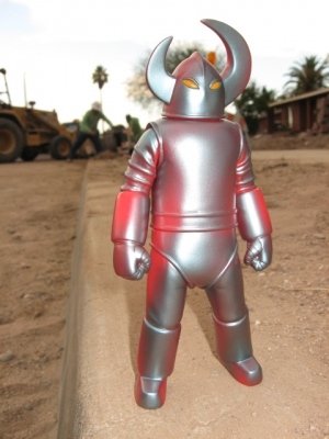 King Heater figure, produced by Empiya. Front view.