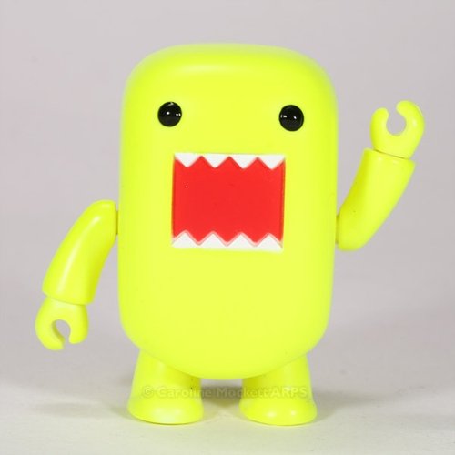 Blacklight Yellow Domo Qee figure by Dark Horse Comics, produced by Toy2R. Front view.