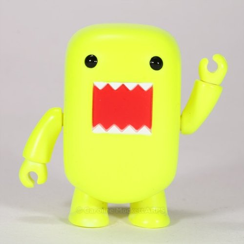 Blacklight Yellow Domo Qee figure by Dark Horse Comics, produced by Toy2R. Front view.