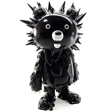 Inc - Black Eyes figure by Hiroto Ohkubo, produced by Instinctoy. Front view.