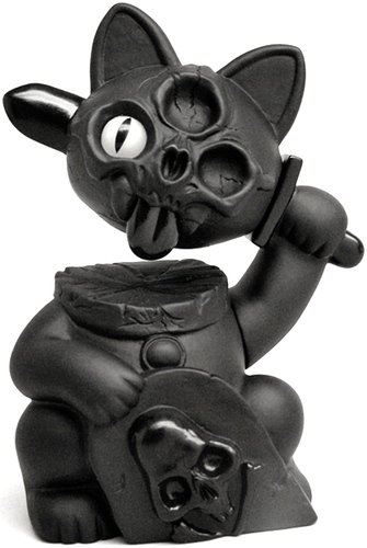 Misfortune Cat - SDCC 11 Black figure by Ferg X Chris Ryniak, produced by Playge. Front view.